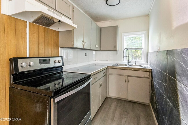 Building Photo - 2722 E 6th St