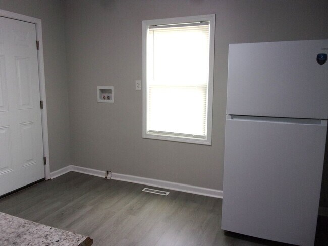 Building Photo - Beautifully Renovated 2 Bedroom 1 Bath Brick Home