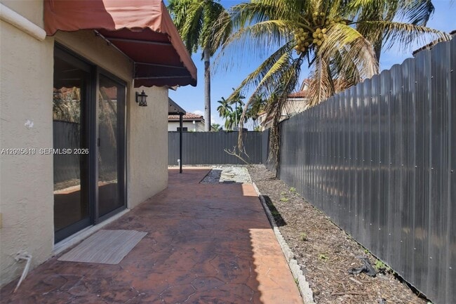 Building Photo - 561 SW 87th Ct