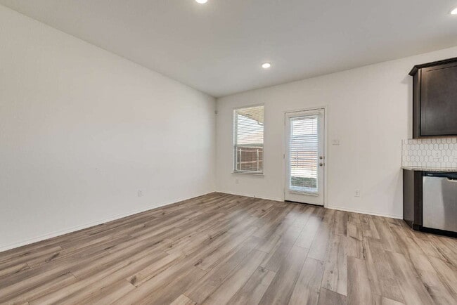 Building Photo - Fantastic newer 3-2-2 in Heartland Master Planned Community