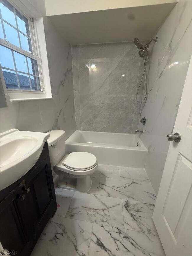 Building Photo - 335 Broadway