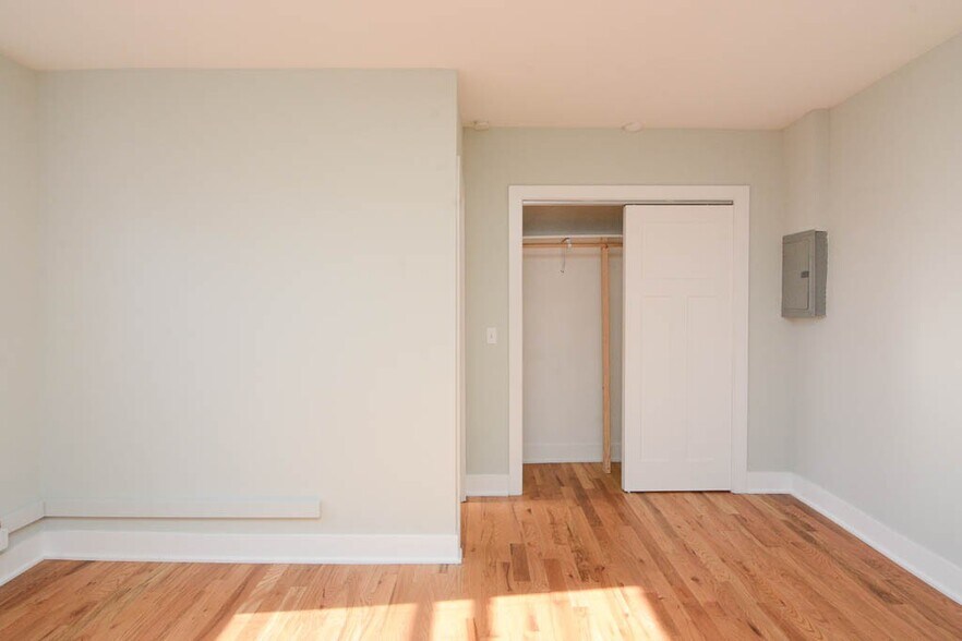 Building Photo - 4349 N Damen