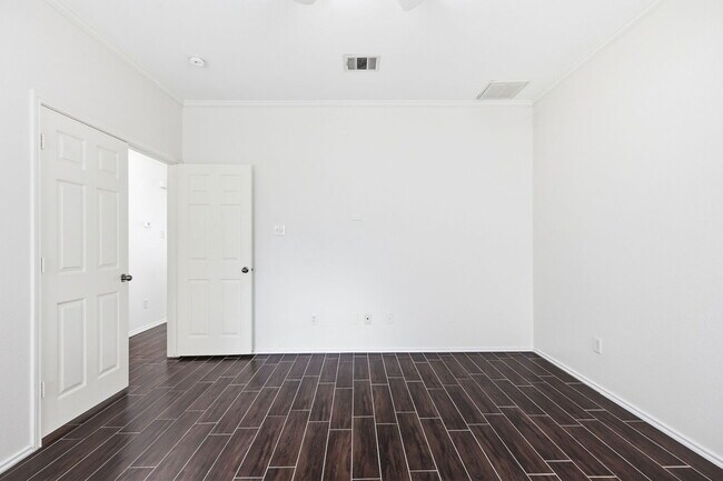 Building Photo - 1202 Sundrop Pl