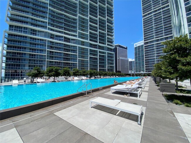 Building Photo - 465 Brickell Ave