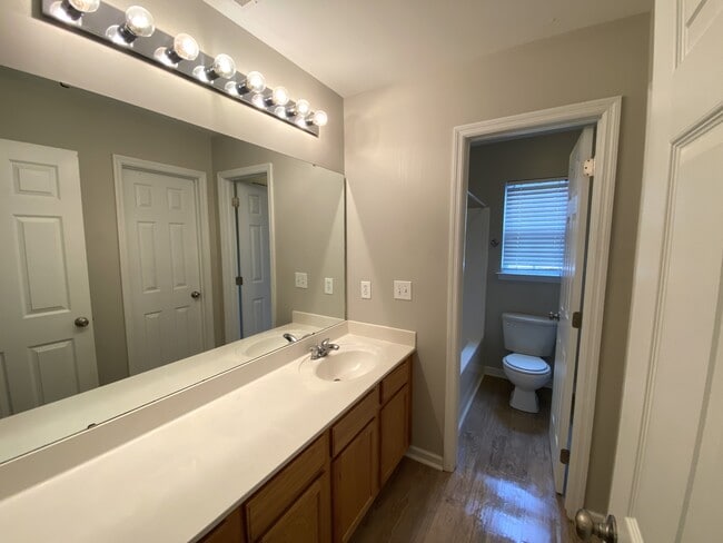 Building Photo - 406 Arbor Oaks Dr