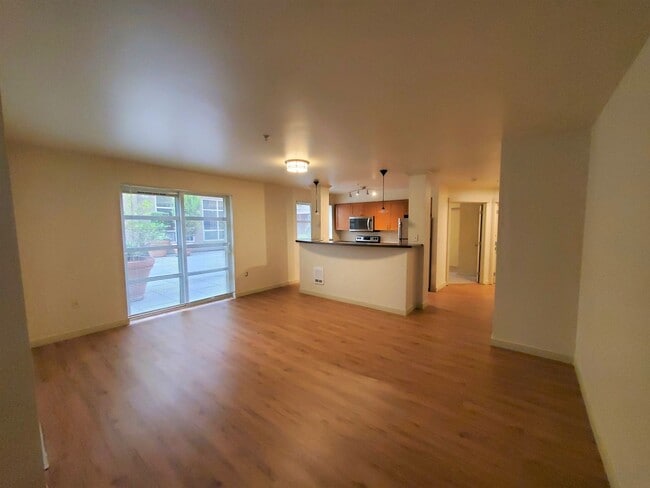 Building Photo - Downtown Bellevue 2 bed, 2 bath with Updat...