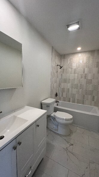 Building Photo - 31 Padelford St