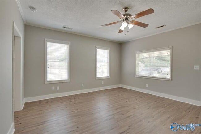 Building Photo - Cute 1 Bedroom 1 Bath House