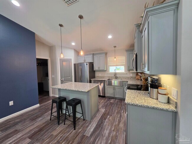 Building Photo - 5565 Riviera Dr