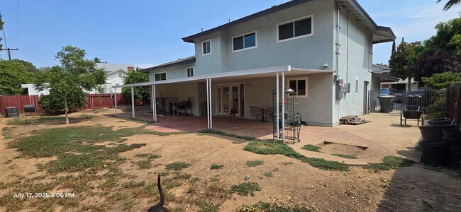 Building Photo - 2051 Rancho Dr