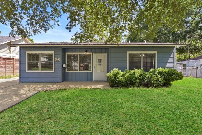 Primary Photo - Charming 3-Bedroom Home with Detached Gara...