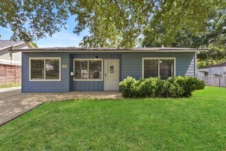Building Photo - Charming 3-Bedroom Home with Detached Gara...