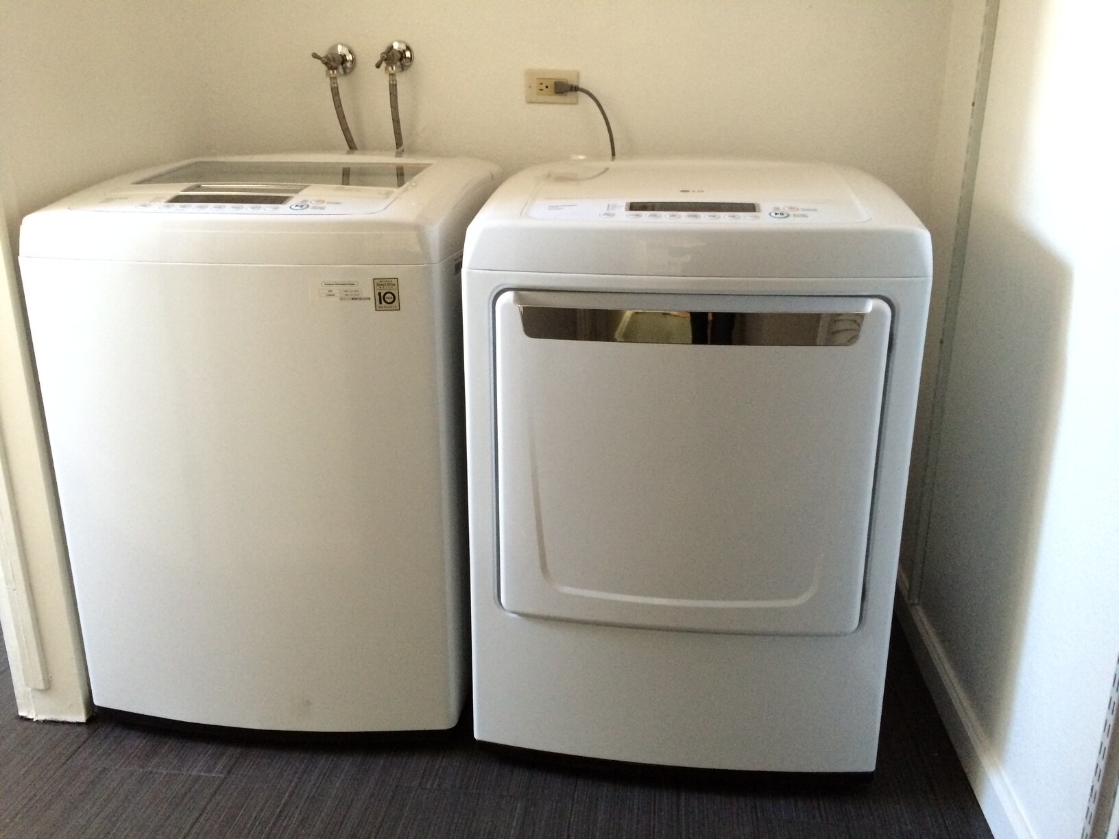 Shard washer & Dryer at lower level - 4239 Ogden Dr