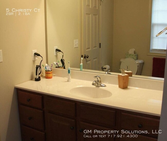Building Photo - 2 Bedroom 2.5 Bathroom Townhome in Elizabe...