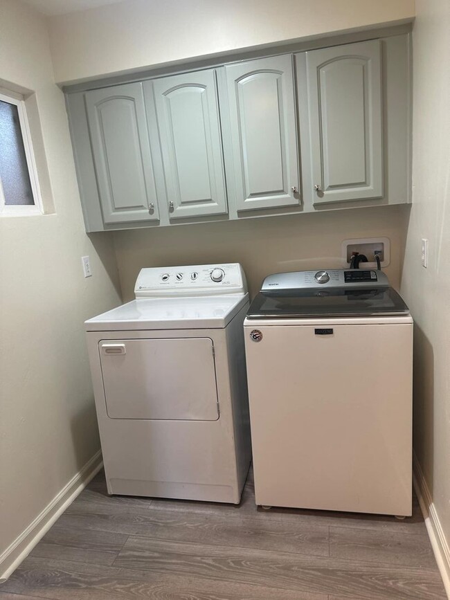 Building Photo - Newly Remodeled 3-Bedroom Home in Citrus H...