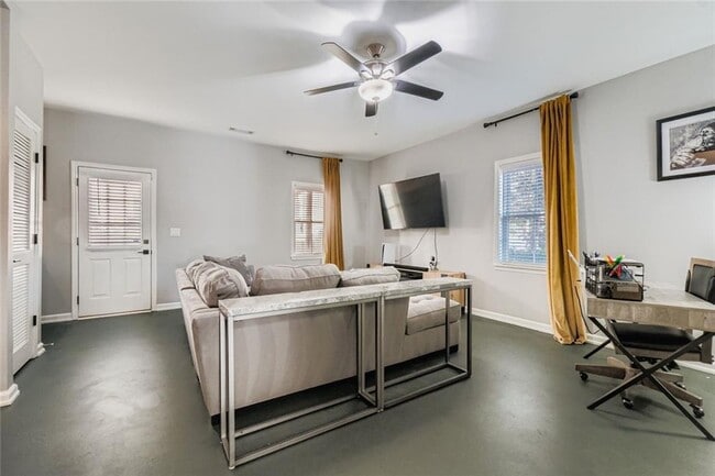 Building Photo - 6414 Queens Court Trace