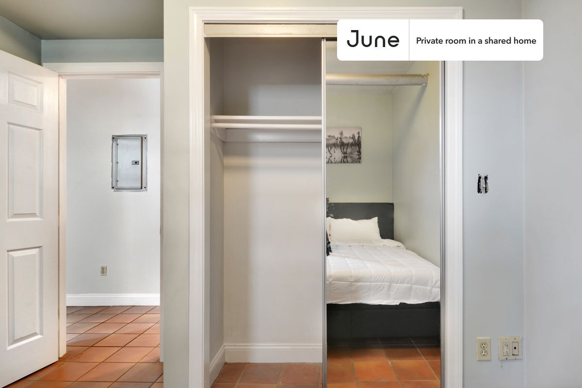 Building Photo - Room in Shared 5 bed/3 bath home