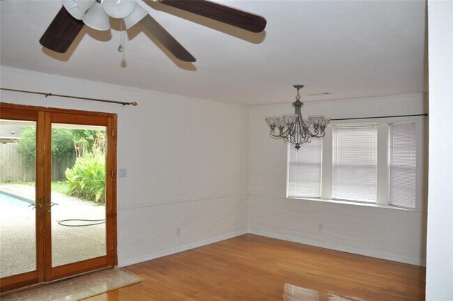 Building Photo - 5519 Caversham Dr