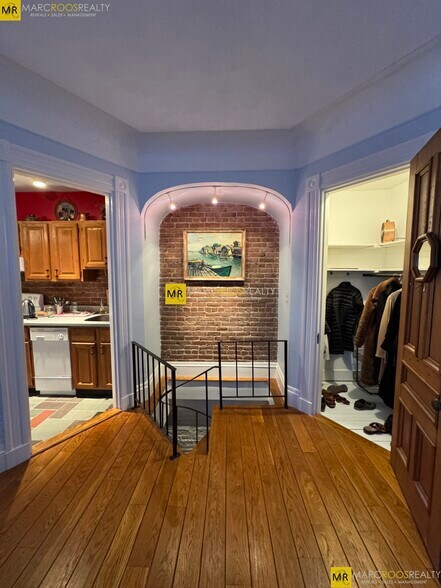 Building Photo - 403 Marlborough St