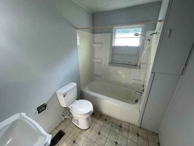 Building Photo - 100 N Lane St