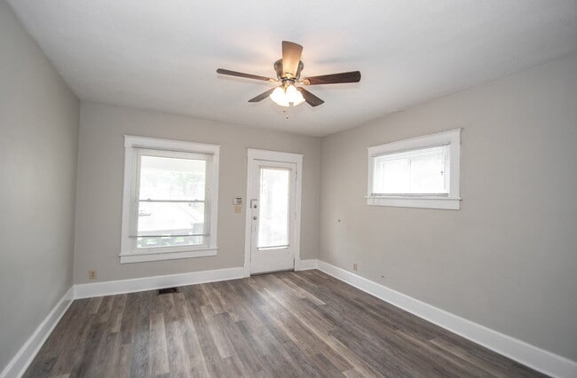 Building Photo - "Charming 3-Bed Duplex Retreat on E Ohio S...