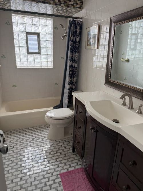 Building Photo - 7241 N Ridge Blvd