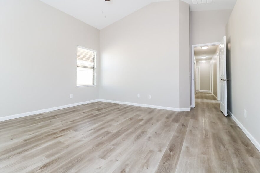 Building Photo - 24997 W Vista Norte St