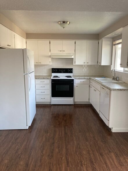 Building Photo - 2863 Applewood Ln