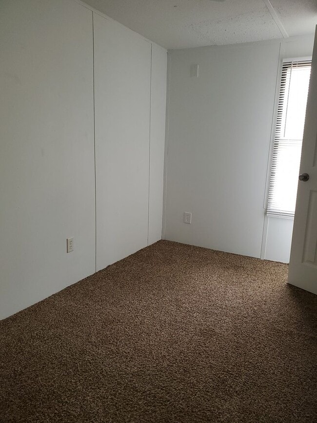 Building Photo - Ready to Move in