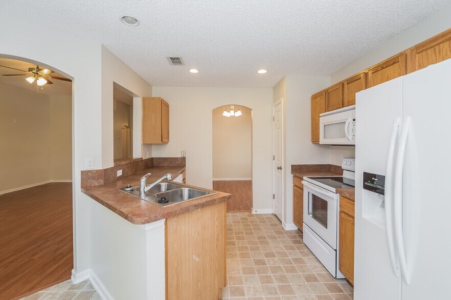 Building Photo - 8059 Carisbrook Ct