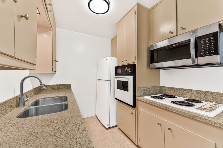 Building Photo - 3525 2nd St