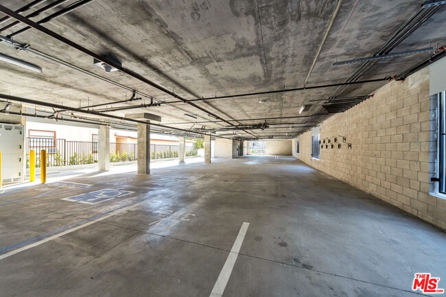 Building Photo - 5506 Thornburn St