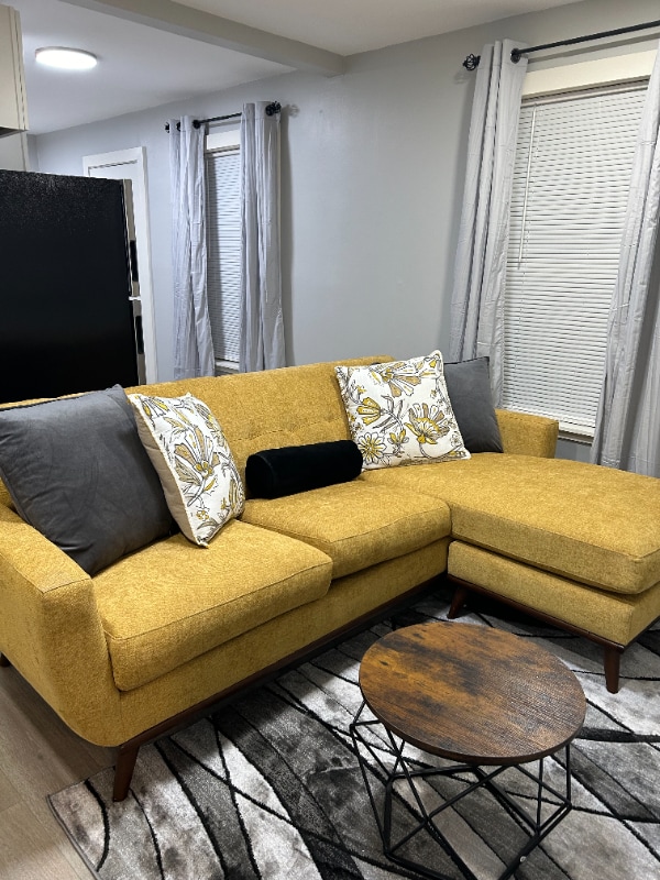 Building Photo - 807 Pine St