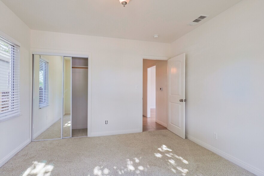 Building Photo - 844 N Lima St