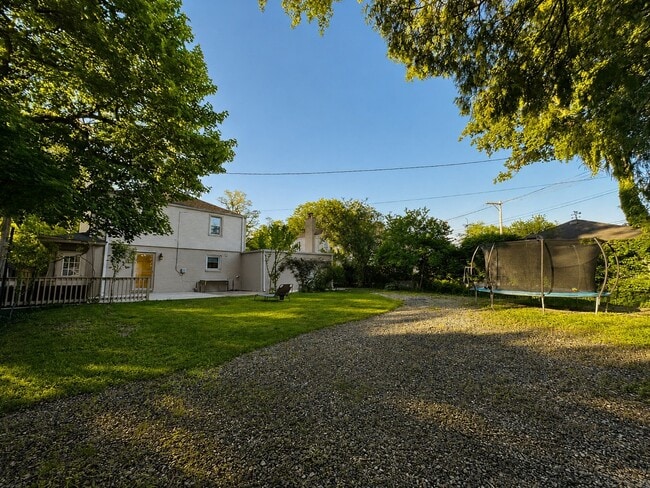 Building Photo - 4635 W Peterson Ave