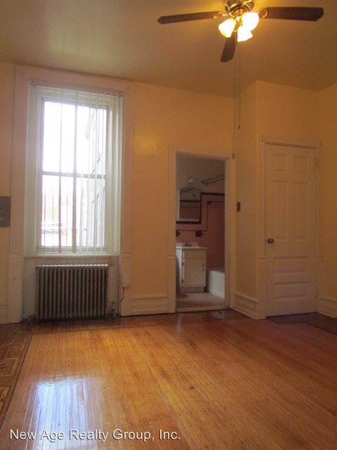 Building Photo - 3029 W Girard Ave