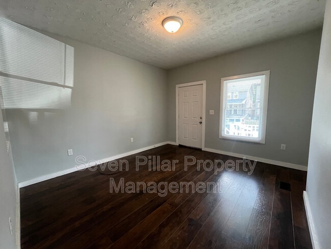 Building Photo - 114 Dana Ave