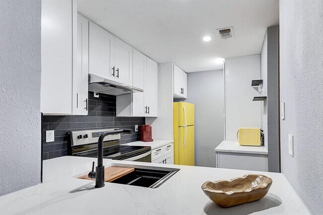 Building Photo - 2018 W Rundberg Ln