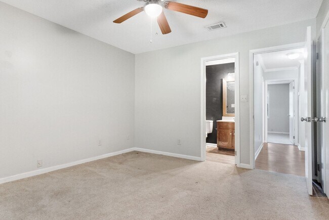 Building Photo - Lee County!