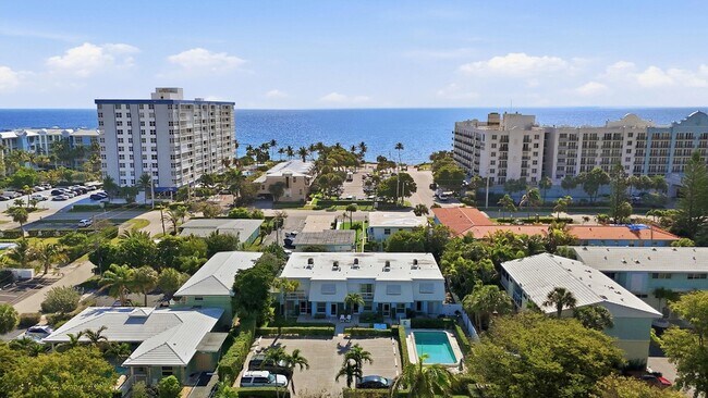 Building Photo - 842 SE 19th Ave