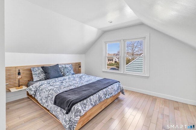 Building Photo - 855 Riverside Dr