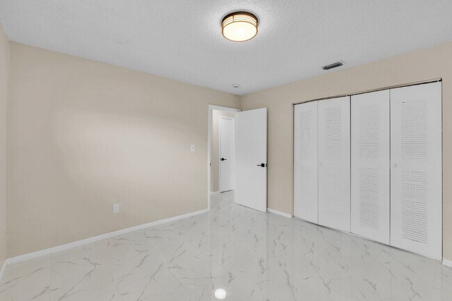 Building Photo - 2809 Jefferson Pkwy