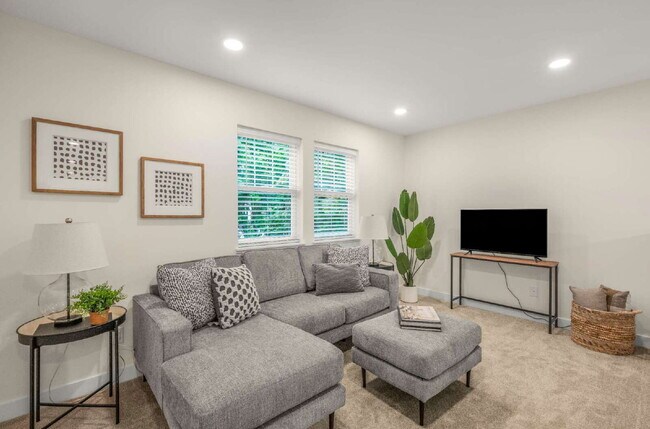 Building Photo - Stunning New Construction in the Heart of Uptown