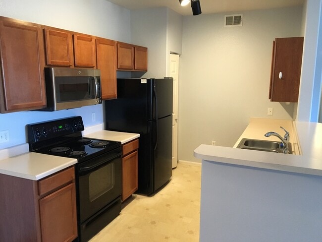 Building Photo - Beautiful Creekside at Parker Condominium!