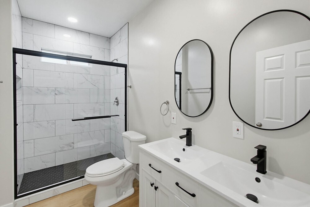 Building Photo - 8120 Melrose Ln