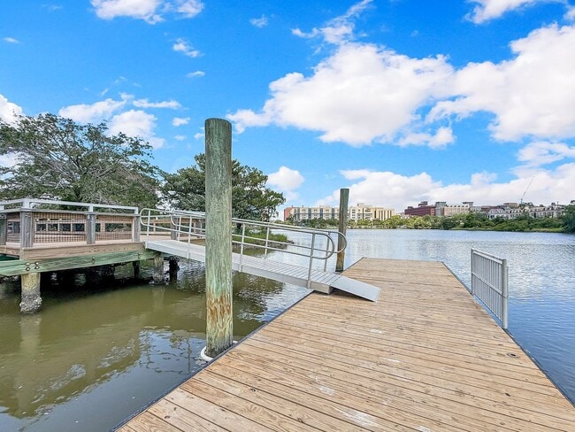 Building Photo - Downtown Charleston Living with Stunning Views