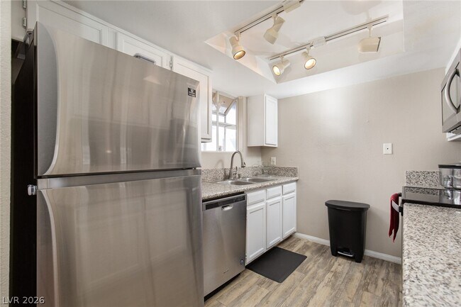 Building Photo - 5370 Angler Cir