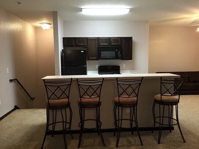 Building Photo - Large two bedroom apartment about a block away from Washburn University