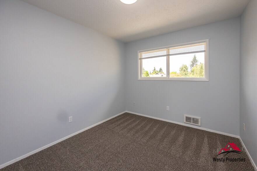 Building Photo - 6721 NE Klickitat St