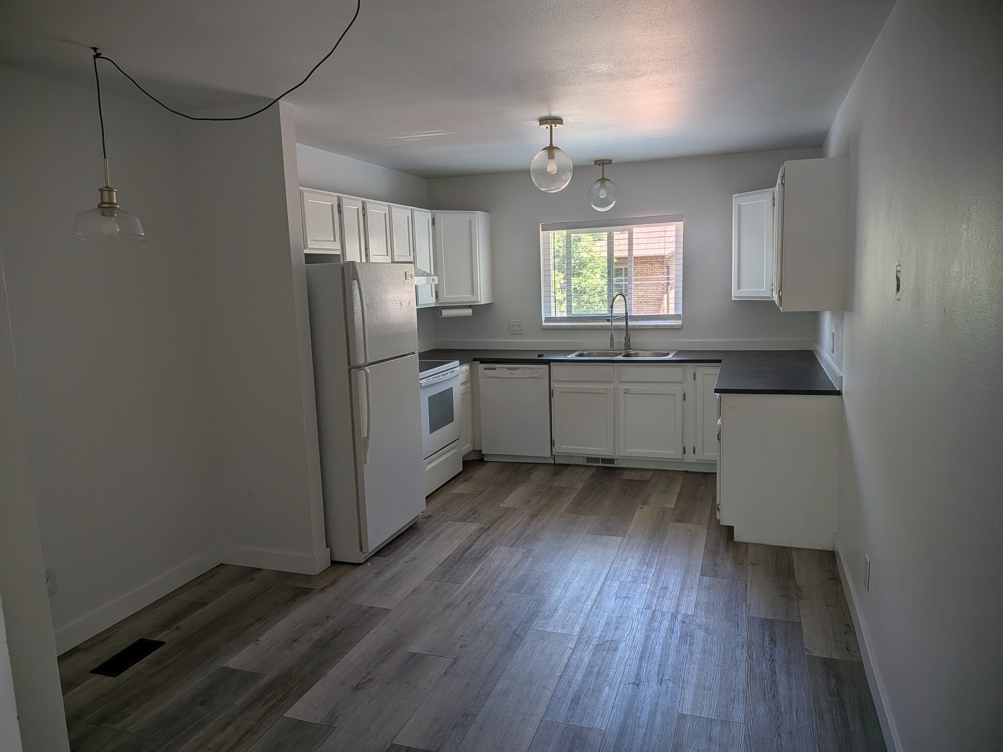 Building Photo - 1445 N Amiron Way